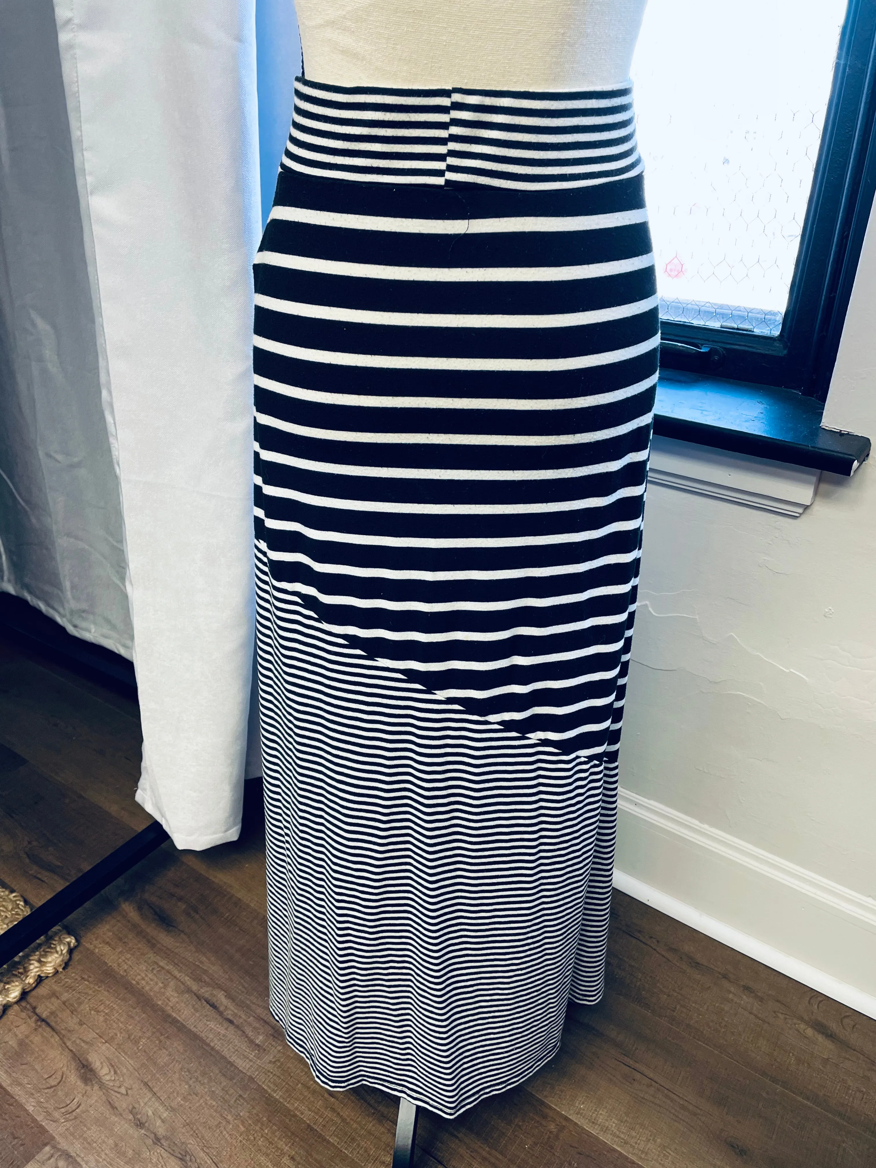 Seven7 Knit Maxi Skirt (M)